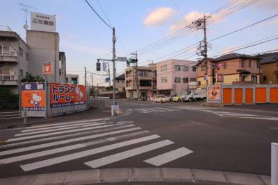 スーパーたいらやの交差点より物件より物凄く近いです。