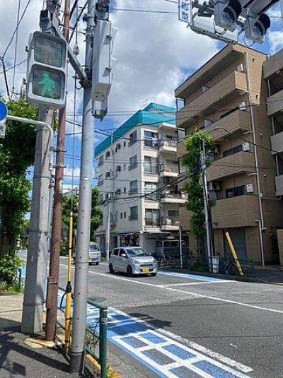 環七近く淡島通り沿いのレトロながらも明るい印象の外観です！