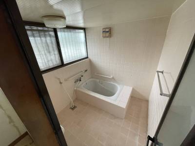 広々バスルーム。追い焚きもできます。