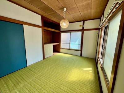 2階の温かい和室でのんびり日向ぼっこもいいですね♪