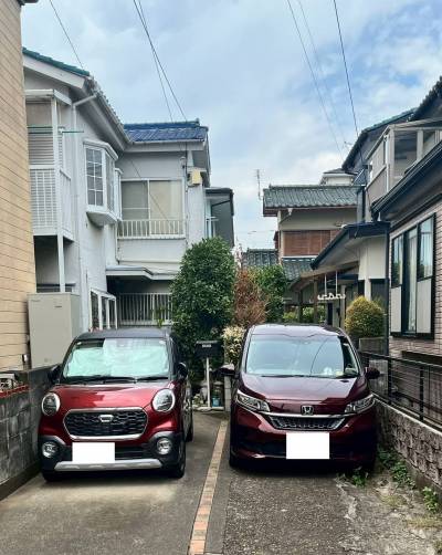 ファミリーカー1台OK♪写真はフリード、近隣月極駐車場あり♪