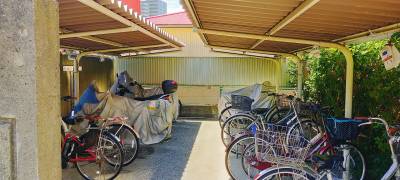 駐輪場（兼バイク置場）敷地内に専用ございます