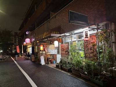 ほっともっとなど弁当店、安い定食屋も多いエリア