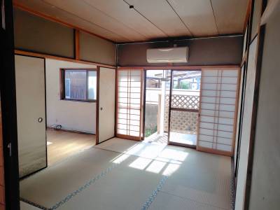 １F和室からウッドデッキへ