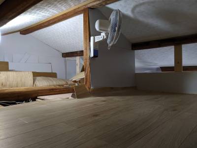 天井裏部屋があります。物入れや寝室にお使い下さい。