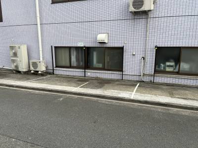 大型車も停められます。自転車置き場も可能です。