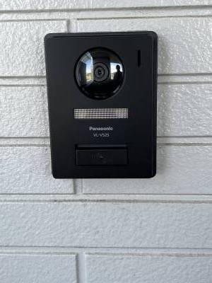 モニター付インターホンに変更しました。