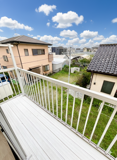 広々バルコニーは日当たりも抜群です♪