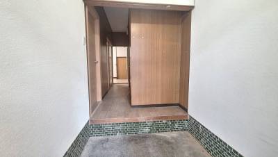 玄関は広く、下駄箱や収納を置いても大丈夫！