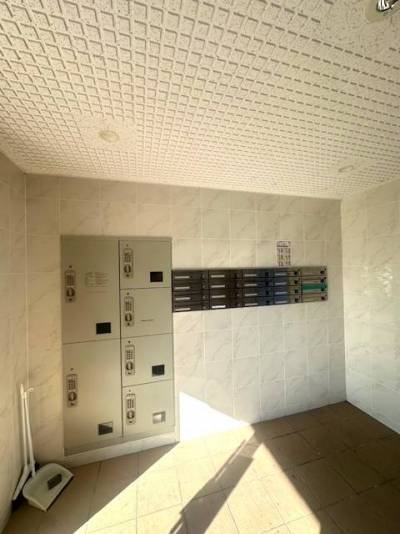 宅配ボックスもあります。オートロックで安心です。