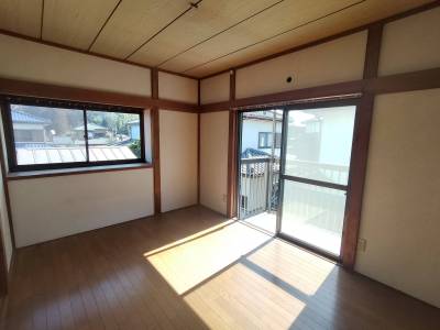 ２階1K 洋室 南向き2面採光で陽当たり良好
