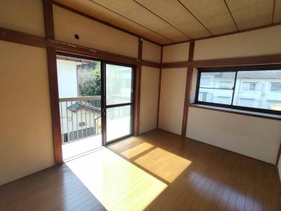 ２階1K②　洋室 南向き2面採光で陽当たり良好