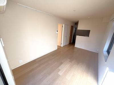 広々してキッチンからもみえて便利なLD