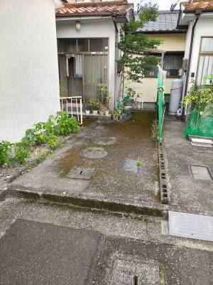 家の前に軽自動車、普通車は月極を確保しております。