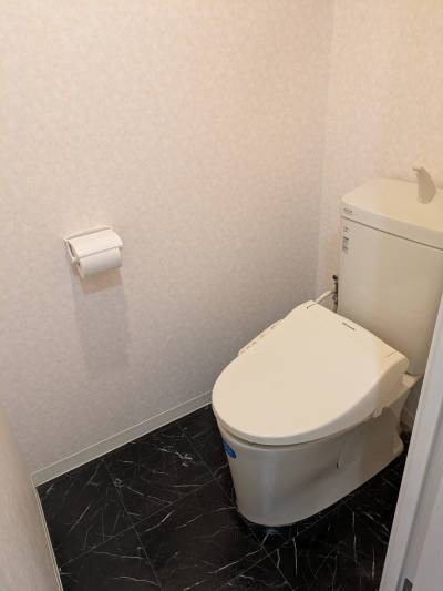 広めのトイレ！　洗浄便座付き！