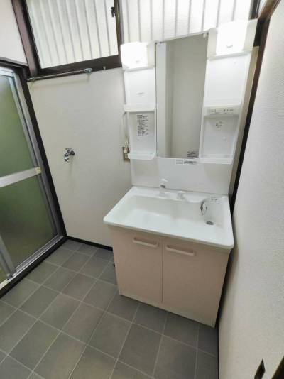 脱衣所、洗面台も広々していて綺麗です。
