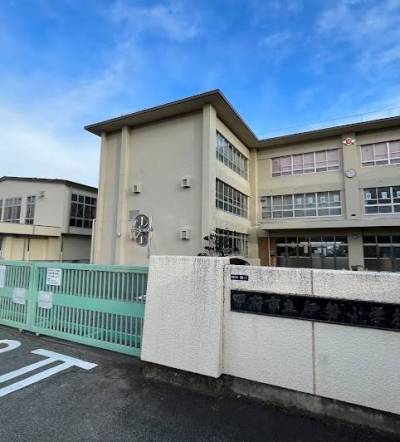 甲府市立伊勢小学校まで徒歩20分