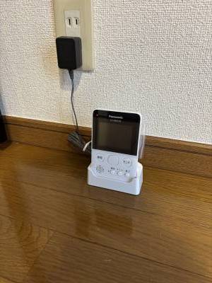 新設のモニター付きインターホンで来訪者を確認でき安心