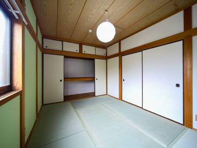 和室は新調した畳の香りがします。