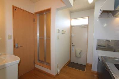 台所から玄関。