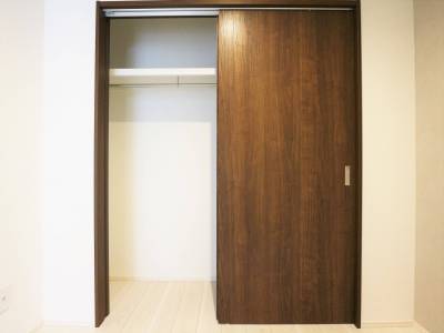 大型のクローゼット♪
お洋服を沢山収納出来て嬉しい♪