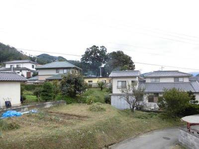 室内から外を見た風景です。