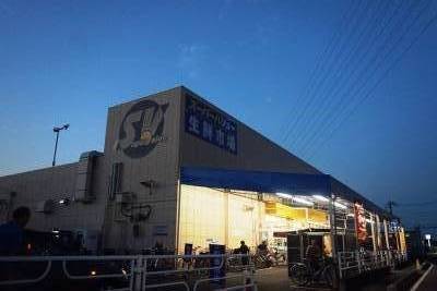 食料品、家電、園芸等のある
近隣のスーパーです