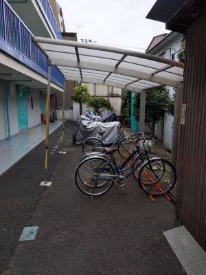 駐輪場とバイク駐車場です