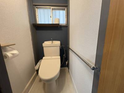 床、壁、ペーパーホルダーは新品に交換♪