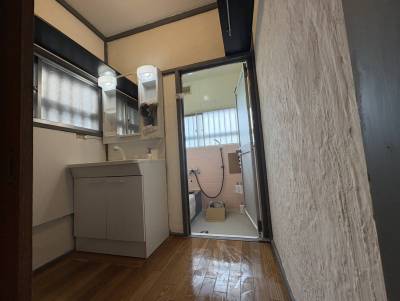 蛇口が伸びて使いやすい独立洗面台♪