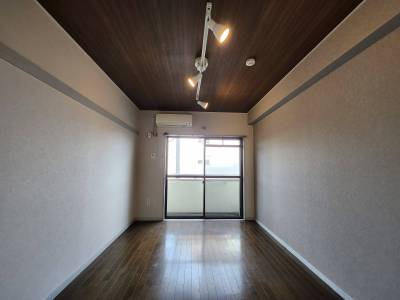 退去/リフォーム前なので他の部屋の参考画像です