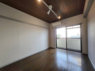 退去/リフォーム前なので他の部屋の参考画像です