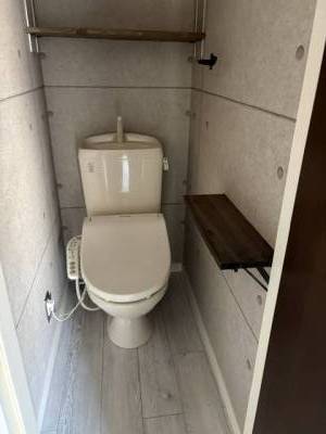 部屋と同じ壁紙で統一感のあるおしゃれな空間に