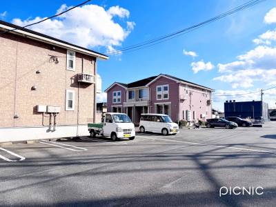 敷地にゆとりがあり車の出し入れも安心です！