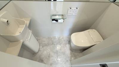 【鏡貼りの最高級デザイントイレ】