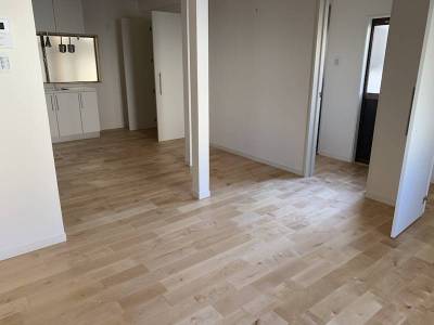 LDKです。無垢材の床です！