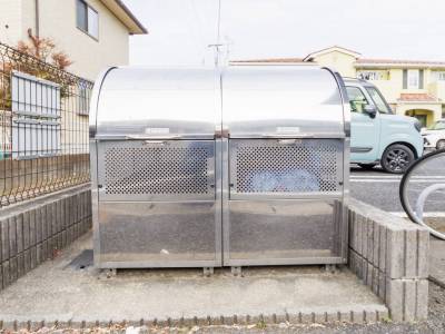 ごみ収集場所：敷地内にあるので、いつでもすぐ出せに行けます