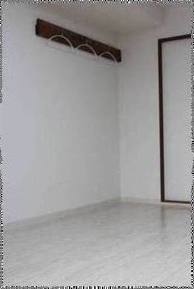 キッチン扉にも化粧シートを貼りました。取っ手も新品です。