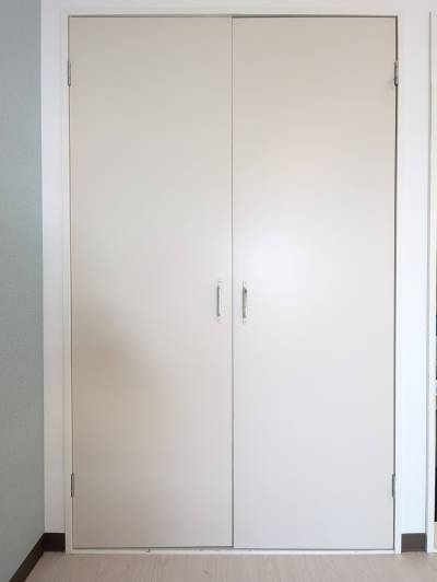 収納扉が閉まった状態