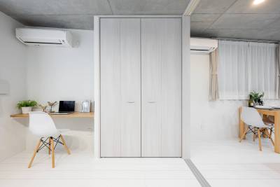 扉を閉めれば収納もすっきり。