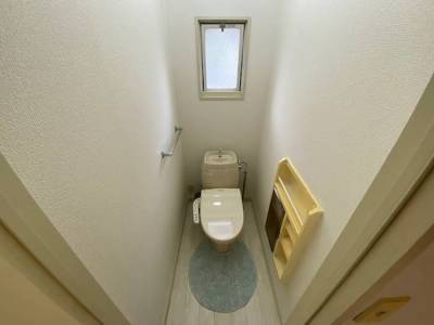 温水洗浄便座だから毎日が清潔！小物も置けて便利♪