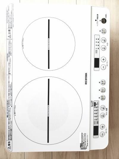 白のお洒落なIHコンロで料理もはかどりそうです