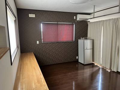 玄関すぐの部屋（冷蔵庫は必要なければ処分します）