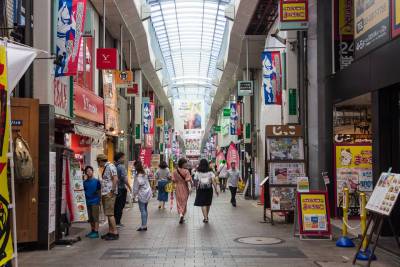 新高円寺まで続く古着で有名な商店街