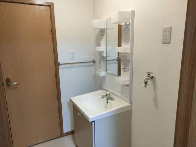キャビネット（上部）は新品