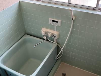 古めのお風呂ですが、追い炊き機能付きにリニューアル