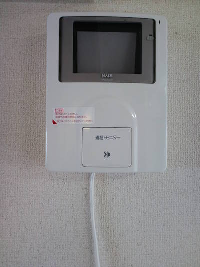 ＴＶ付ドアホンを設置しています。
