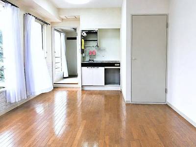 横幅３０６センチ。　縦幅最長５３０センチの広々。