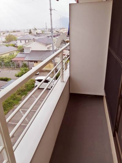 ２，３階。防水塗装済ベランダで大雨の日も安心です。