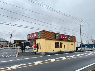 外食施設　ココスやなか卯へ徒歩4分、290ｍ。